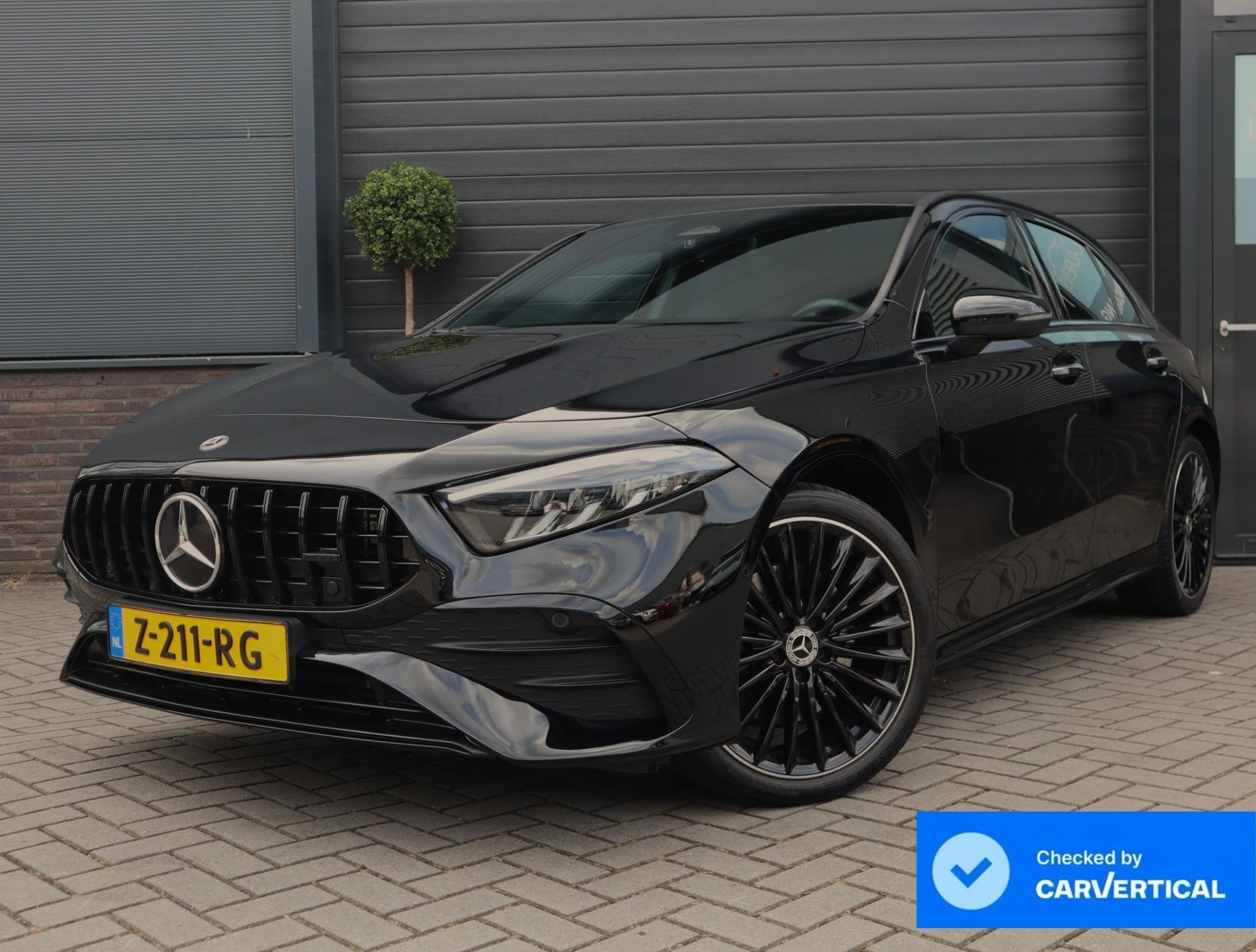 Mercedes-Benz A-klasse 250 e Star Edition AMG Line | Pano |, Gebruikt, 16 kWh, Zwart, Bedrijf