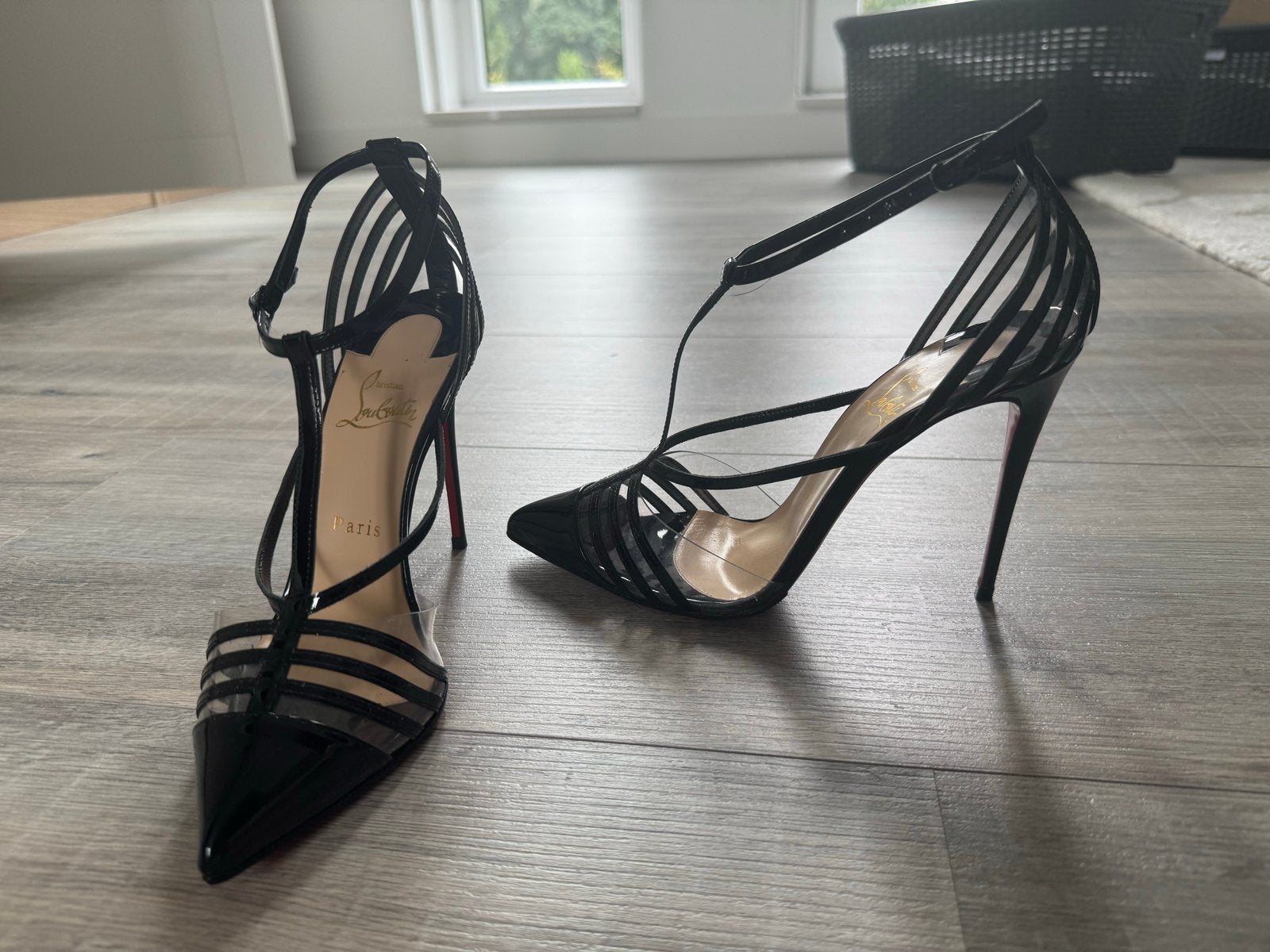 Christian Louboutin Deck 100 Patent PVC Hakken Maat 38, Kleding | Dames, Ophalen, Zo goed als nieuw, Zwart, Pumps