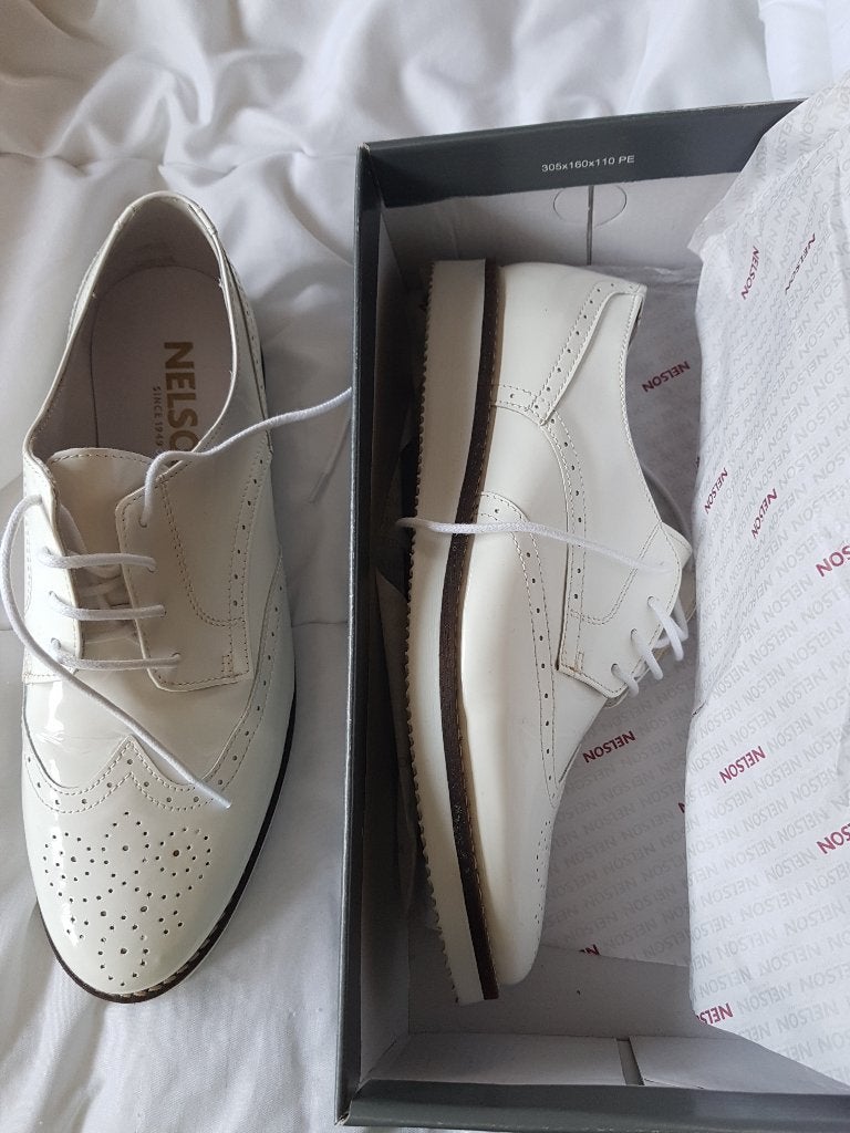 Nelson witte lakleren damesschoenen maat 40, Kleding | Dames, Wit, Overige typen, Ophalen of Verzenden, Zo goed als nieuw