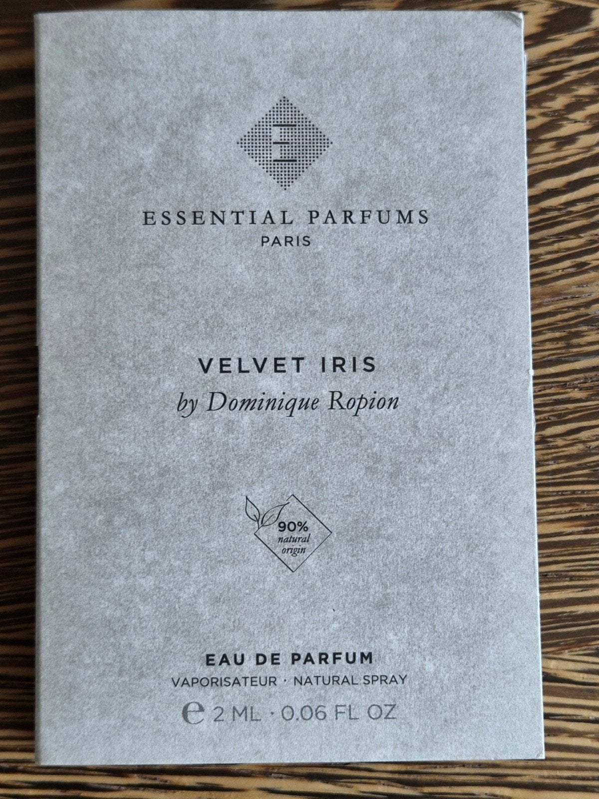 Essential Parfums Velvet Iris Eau de Parfum sample 2ml, Sieraden, Tassen en Uiterlijk, Uiterlijk | Parfum, Nieuw, Verzenden