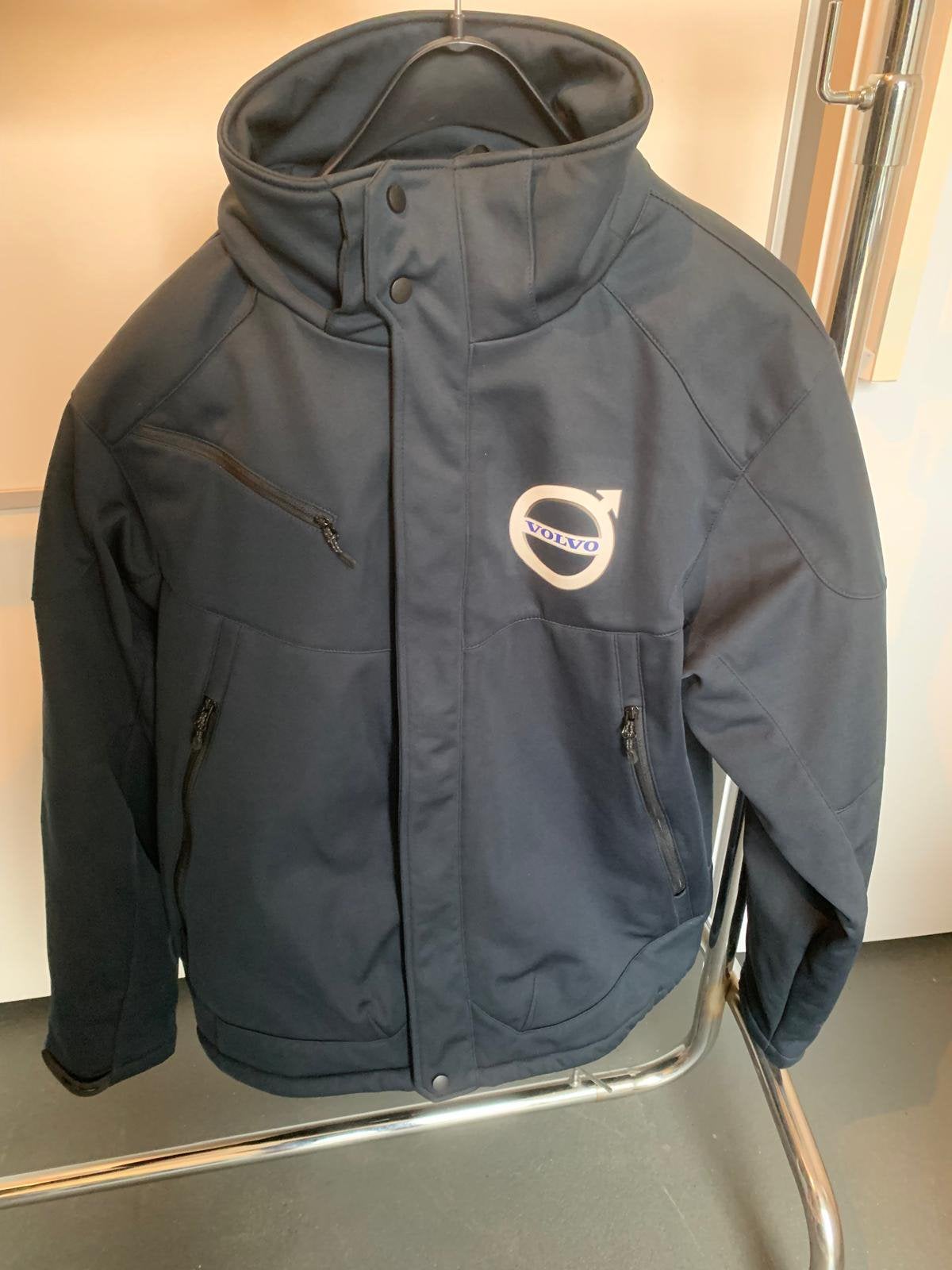 Volvo jas, Ophalen of Verzenden, Nieuw, Maat 52/54 (L), Blauw