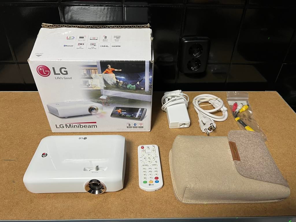 LG Cinebeam PH550G mini beamer / projector, Audio, Tv en Foto, Beamers, Zo goed als nieuw, LED, HD (720), Ophalen of Verzenden