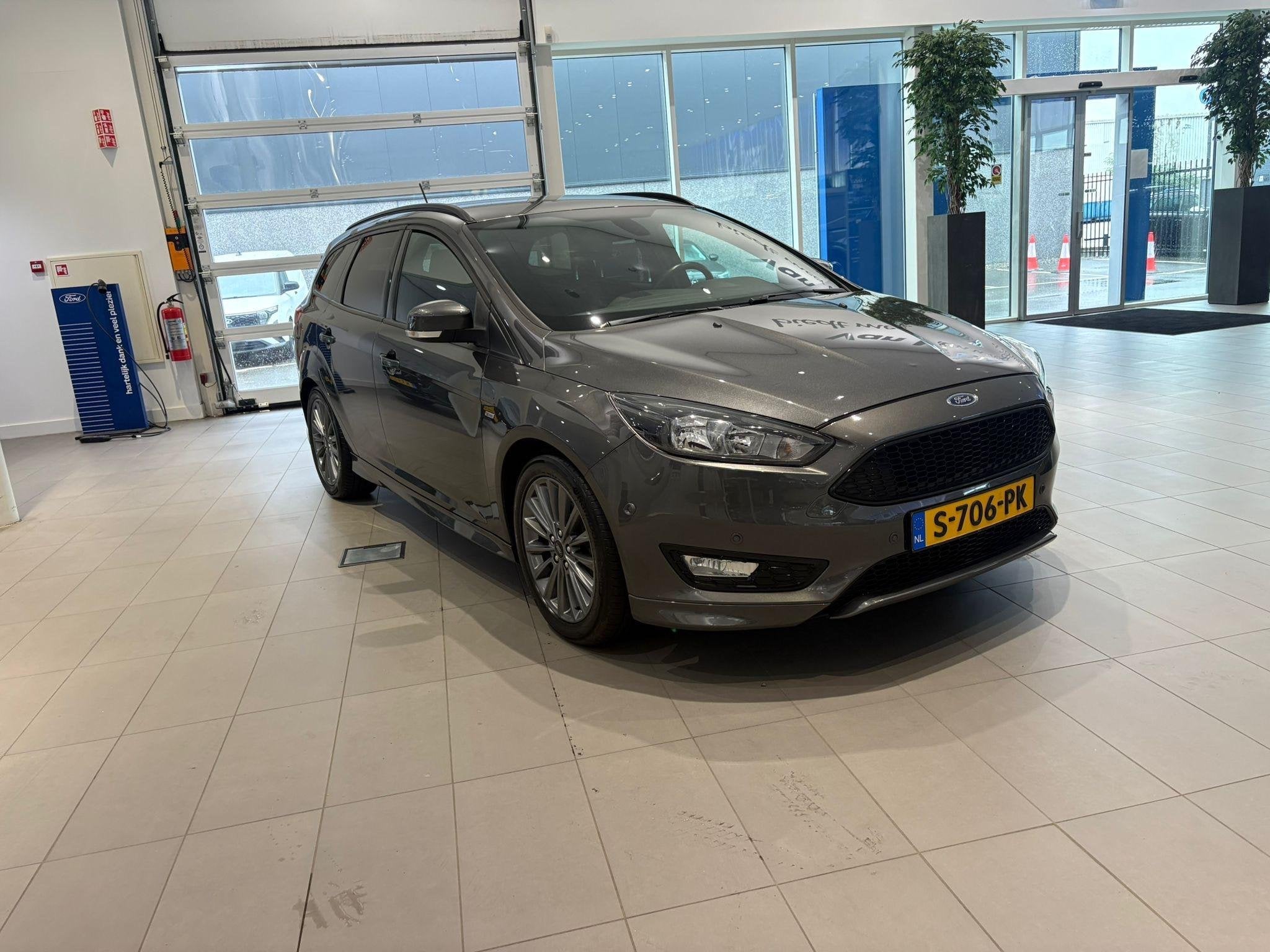 Ford Focus Wagon 1.0 ST-Line | DEALER ONDERHOUDEN | TREKHAAK, 12 maanden, Gebruikt, Euro 6, Handgeschakeld