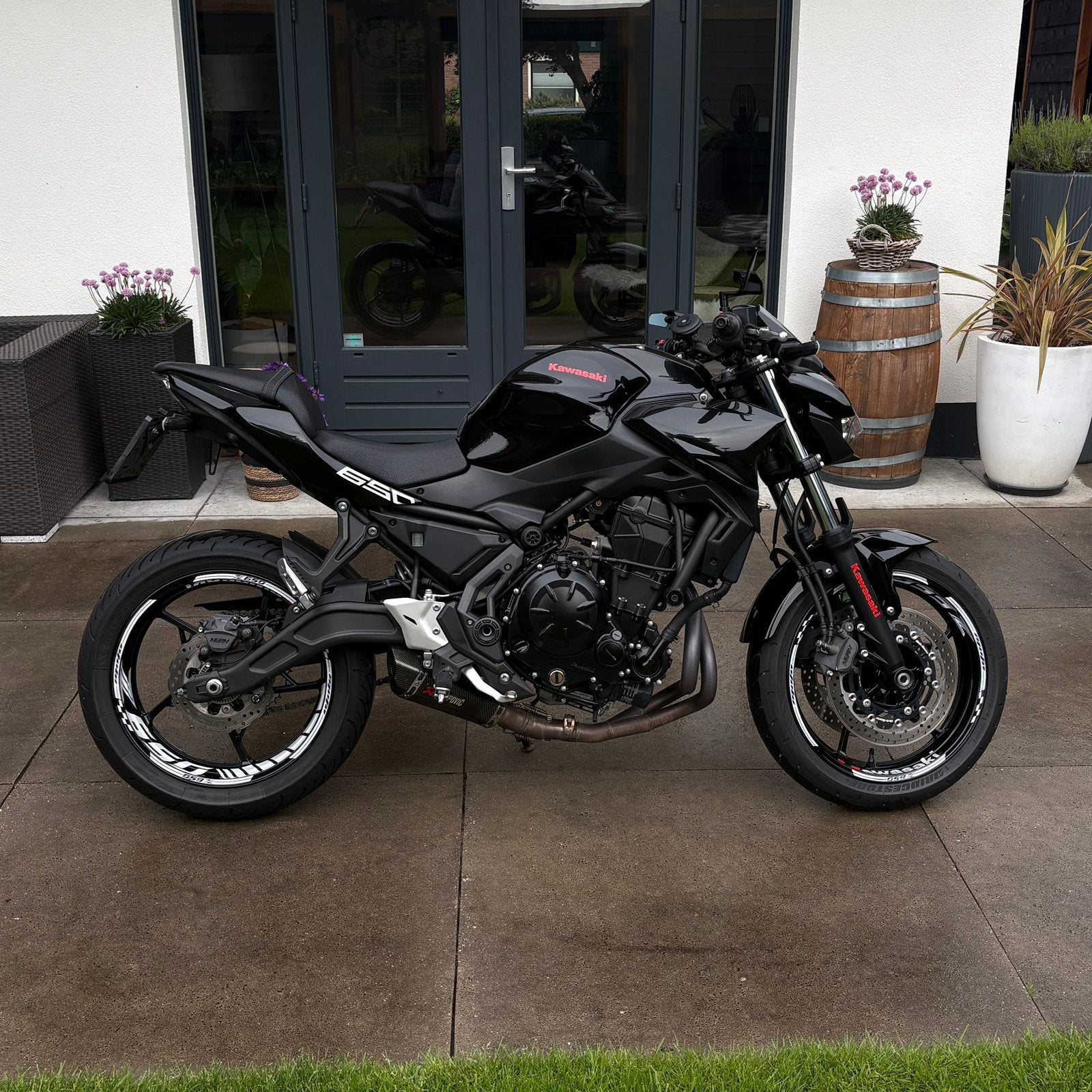 Kawasaki Z650 - black on black - full option -, 2 cilinders, Nieuw, Particulier, Minimaal motorrijbewijs A2
