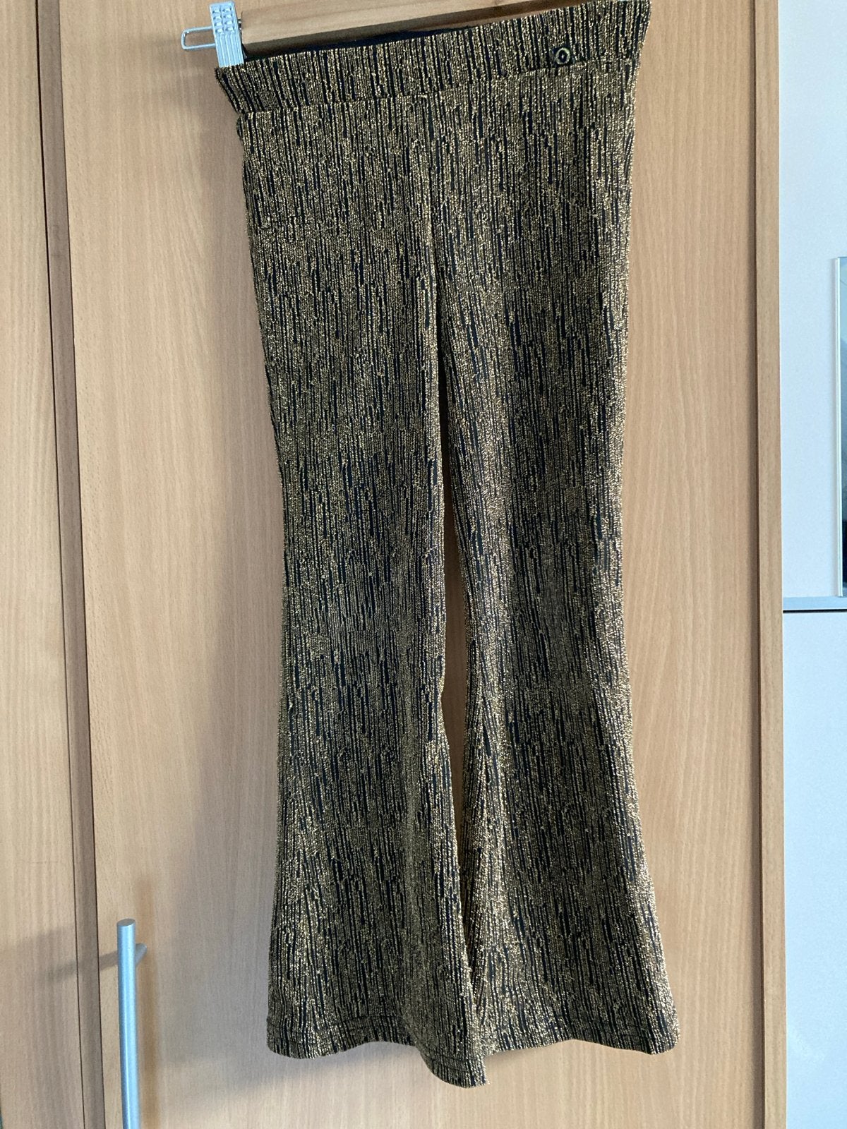 Gouden glitter flared broek maat 110, Ophalen of Verzenden, Gebruikt, Meisje, Broek