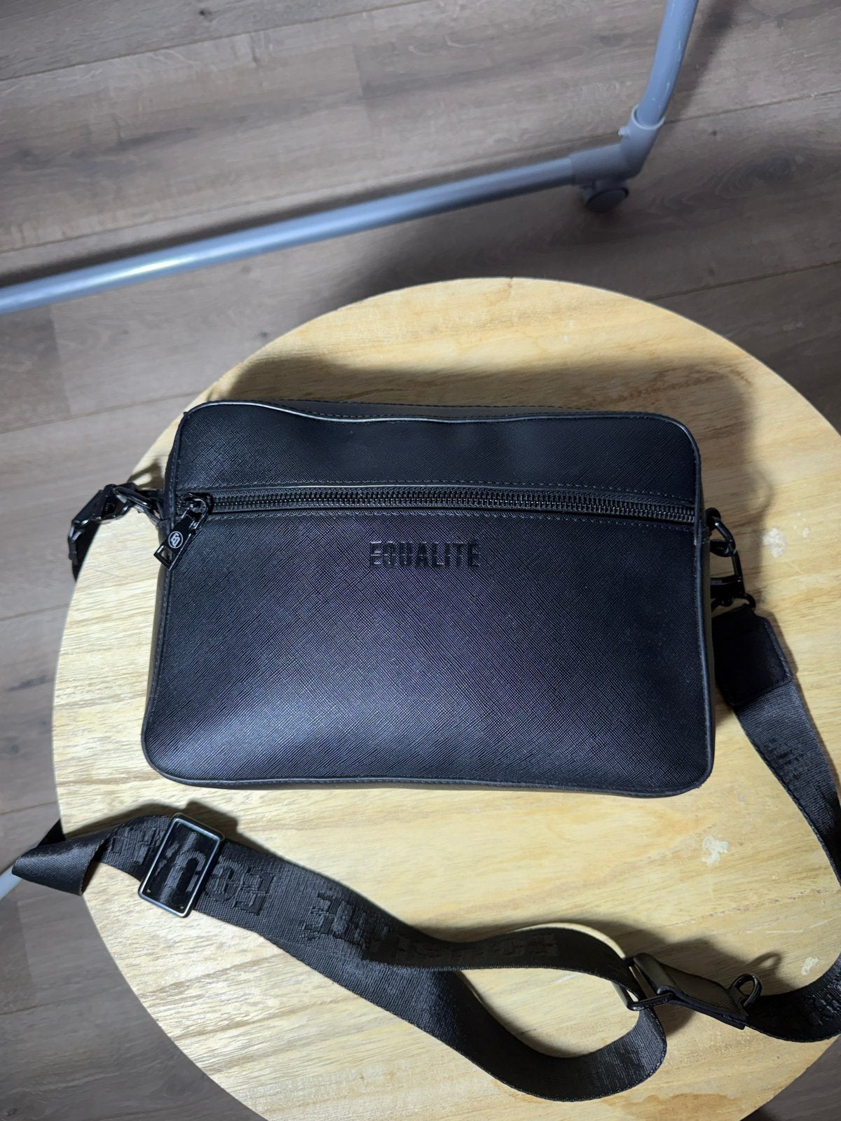 Equalite schoudertas - Nooit gedragen, Sieraden, Tassen en Uiterlijk, Tassen | Schoudertassen, Ophalen of Verzenden, Nieuw, Zwart