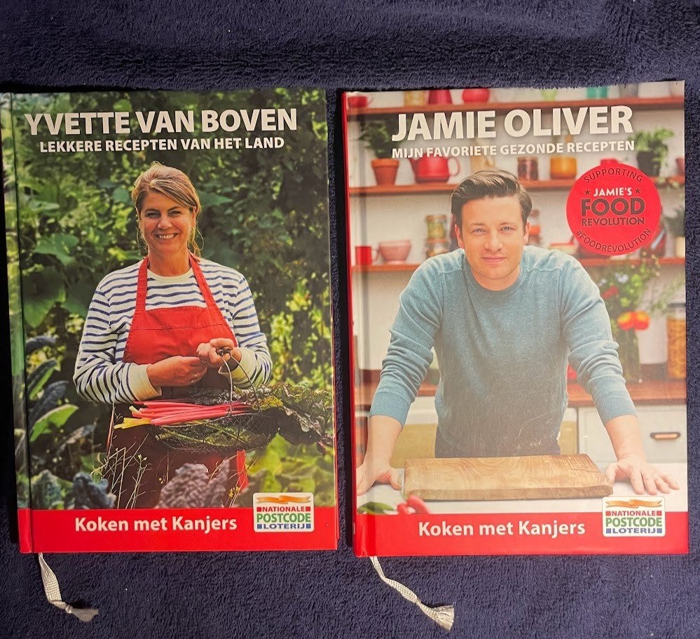2 Kookboeken: Koken met Kanjers. Uitgaven vd postcodeloterij, Zo goed als nieuw, Europa, Gezond koken, Diverse Auteurs