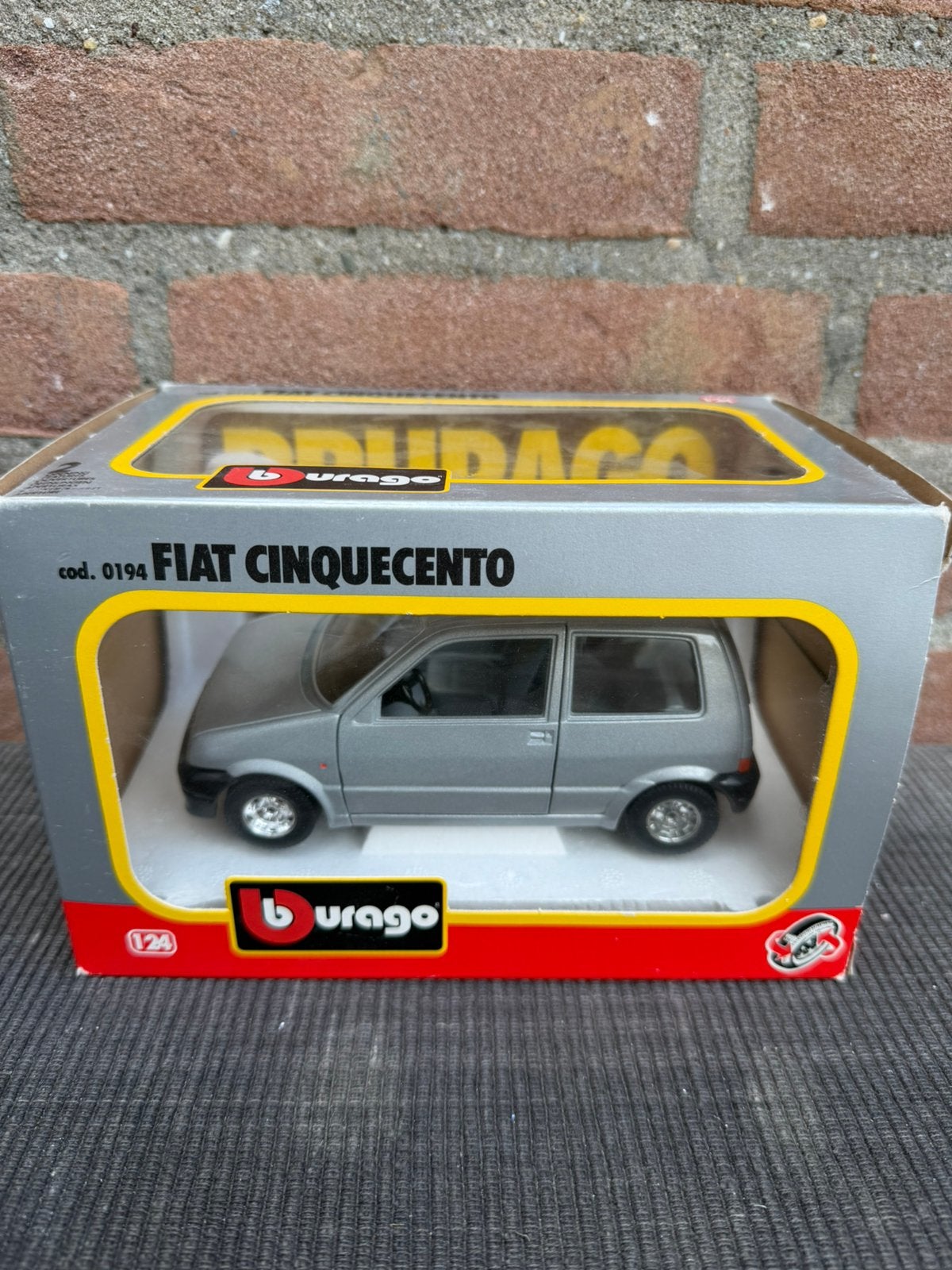 1:24 Bburago Fiat Cinquecento, Ophalen of Verzenden, Zo goed als nieuw, Bburago