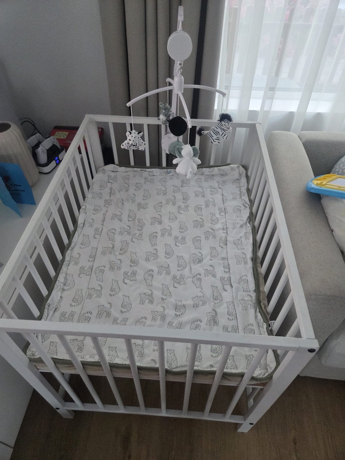 Witte box met matras, boxkleed en mobiel, Kinderen en Baby's, Boxen, Ophalen, Gebruikt