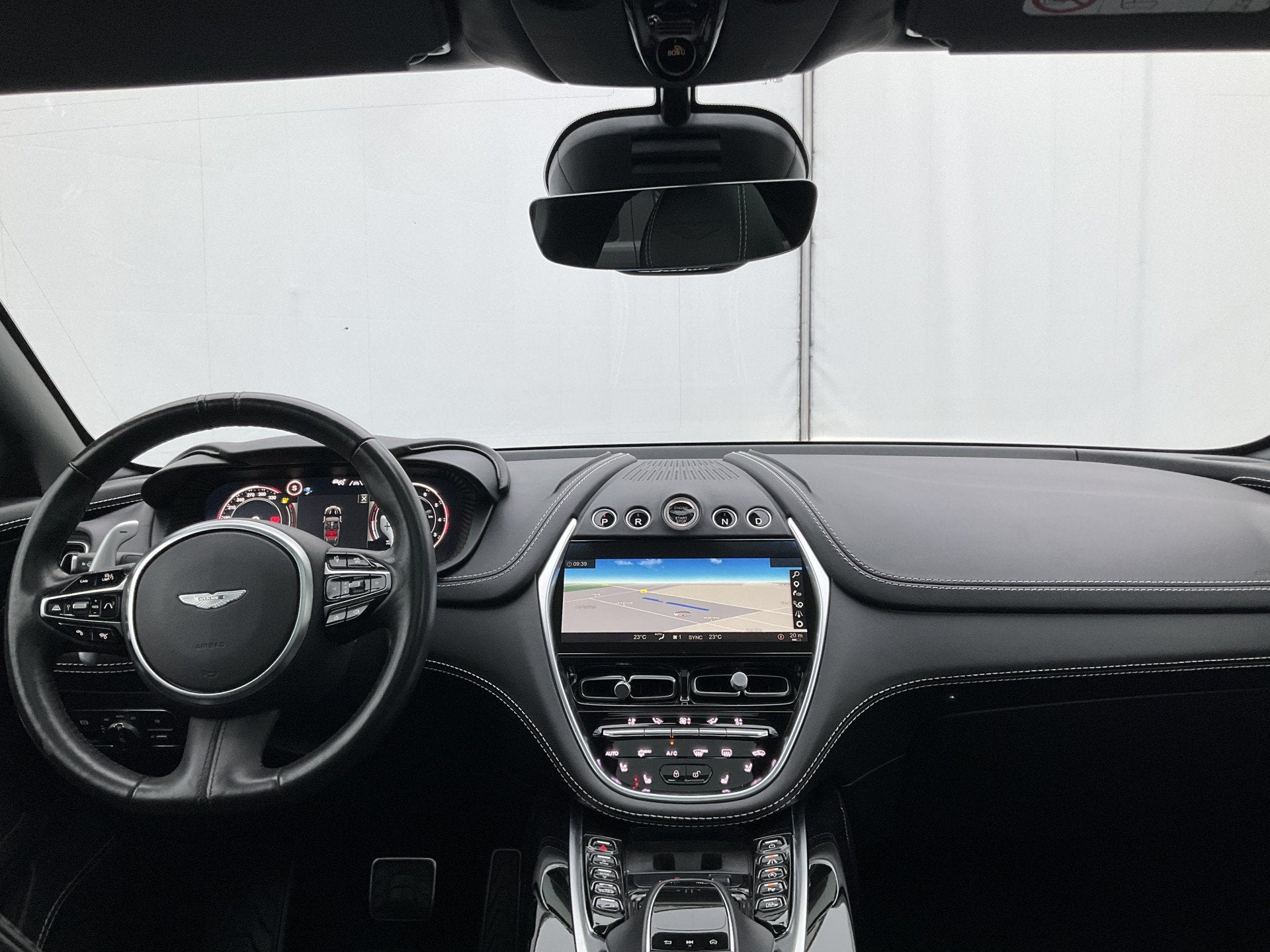 Foto 39 van Aston Martin Dbx 4.0 V8 360 Memory Stoelverw/koeling Sfeer