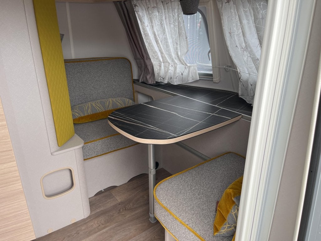Eriba Touring 542 Urban compleet 2024 jong gebruikt, Overige typen, Schokbreker, 4 tot 5 meter, Eriba