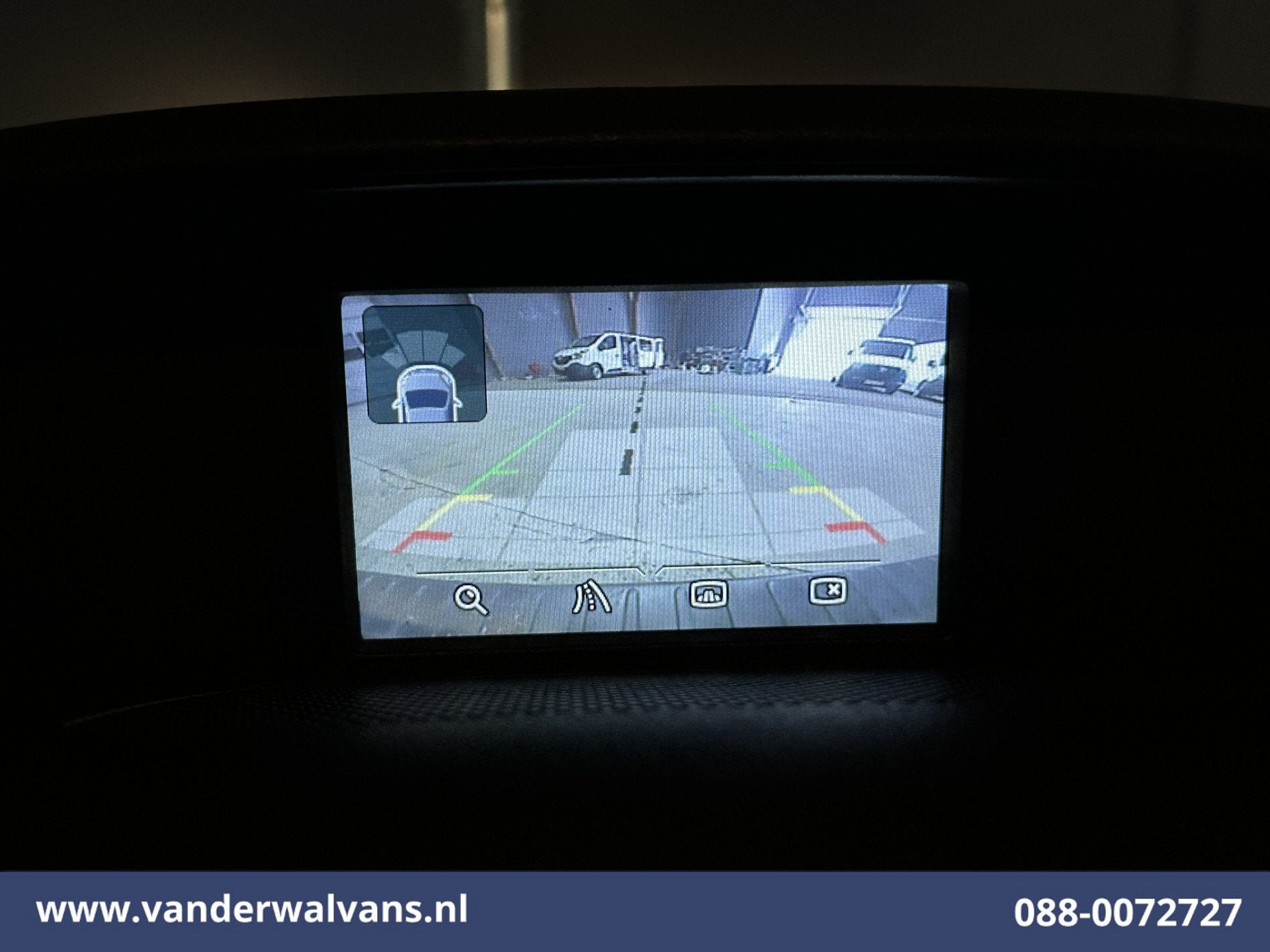 Ford Transit 2.2 TDCI L4H3 Airco | Camera | Navigatie | Crui, Auto's, Gebruikt, Zwart, 4 cilinders, 2800 kg