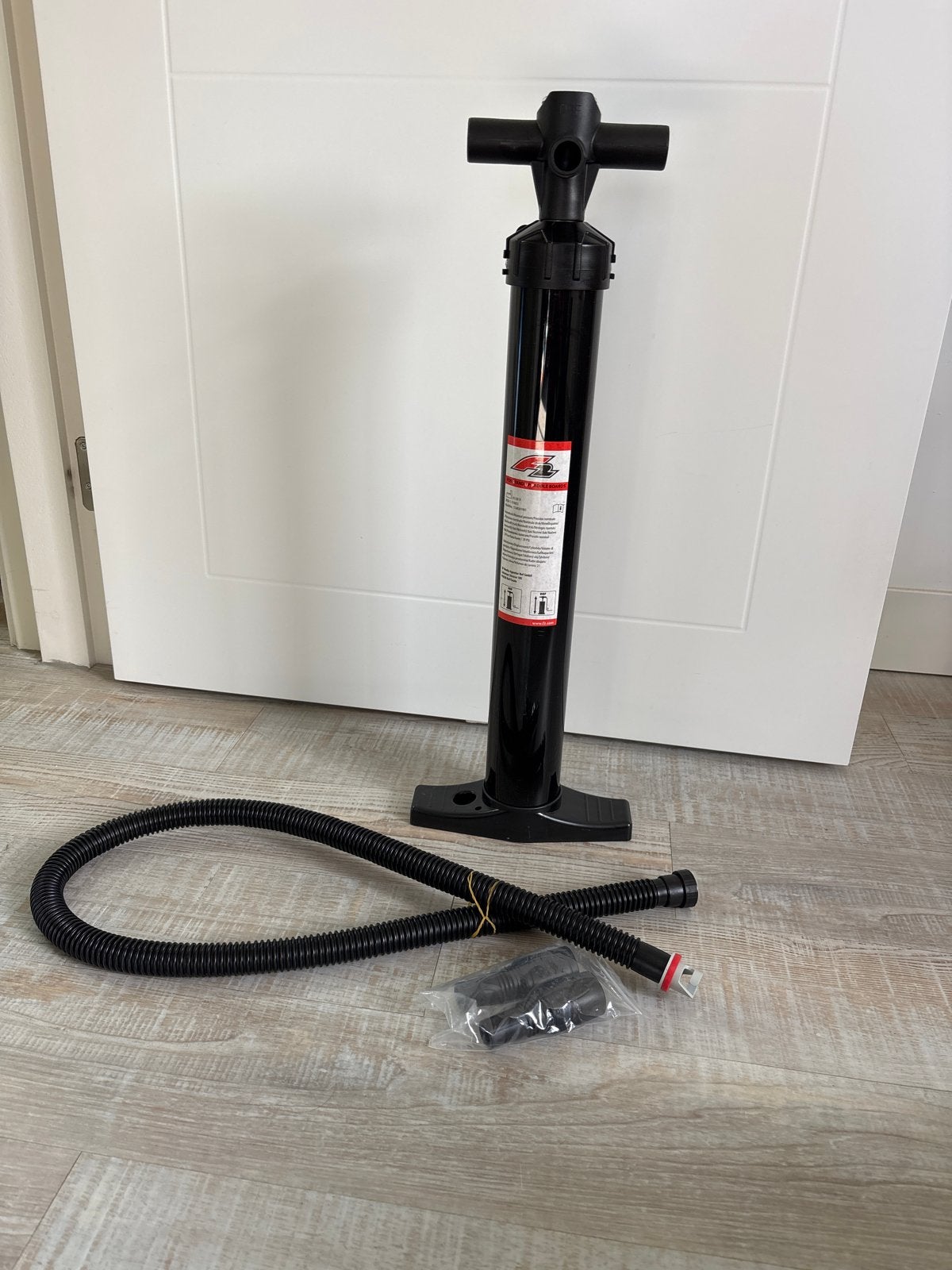 Opblaaspomp voor SUP boards met drukmeter, Watersport en Boten, Ophalen of Verzenden, Nieuw