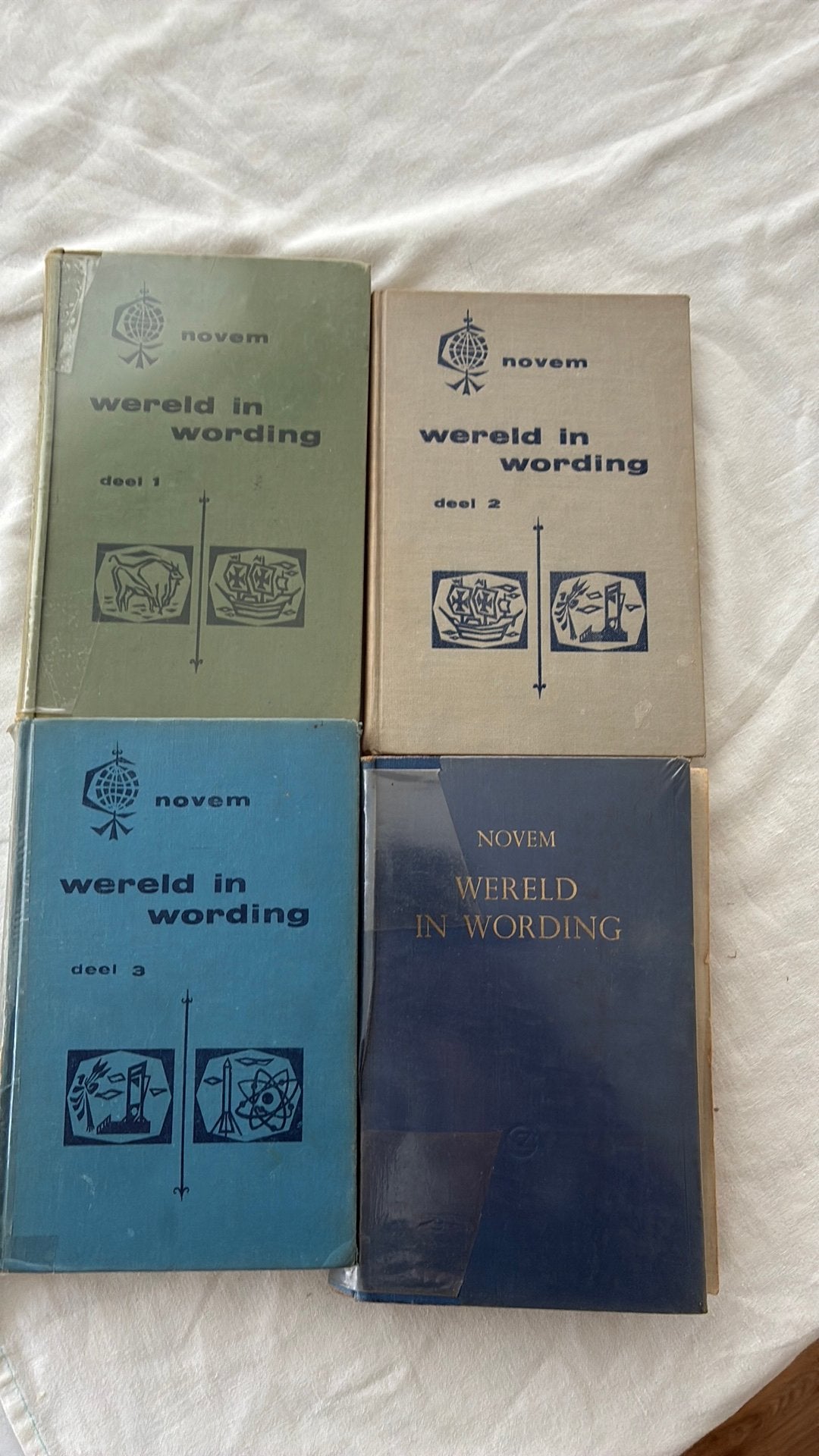4 boeken wereld in wording! Novem, Ophalen of Verzenden, Gelezen, Overige gebieden