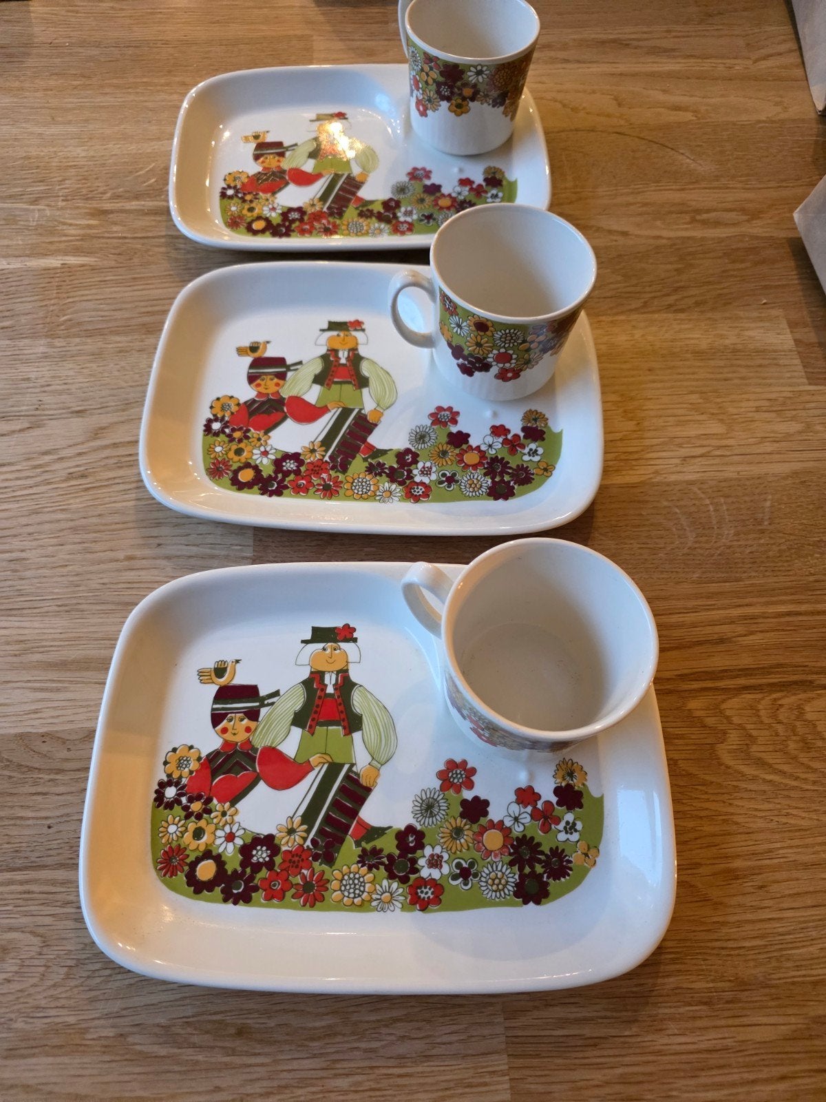Vintage Figgjo Flint "Folklore" TV-snacksets (3 stuks), Ophalen