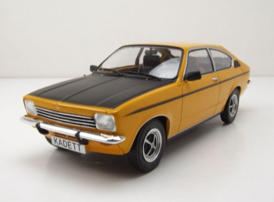 1:18 Opel Kadett C Coupé SR uit 1975 Oranje/Zwart MCG, Hobby en Vrije tijd, Modelauto's | 1:18, Ophalen of Verzenden, Nieuw, Auto