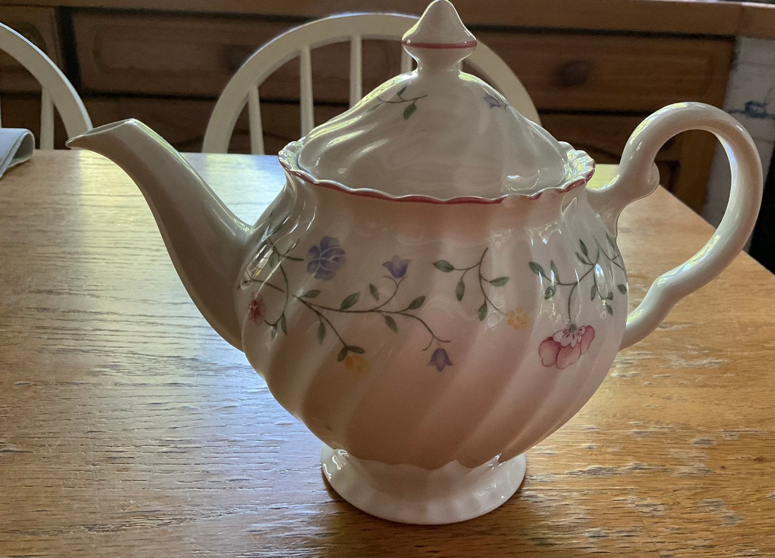 Nieuw! Prachtige Engelse theepot, lijkt briar rose, Overige merken, Nieuw, Ophalen of Verzenden, Theepot
