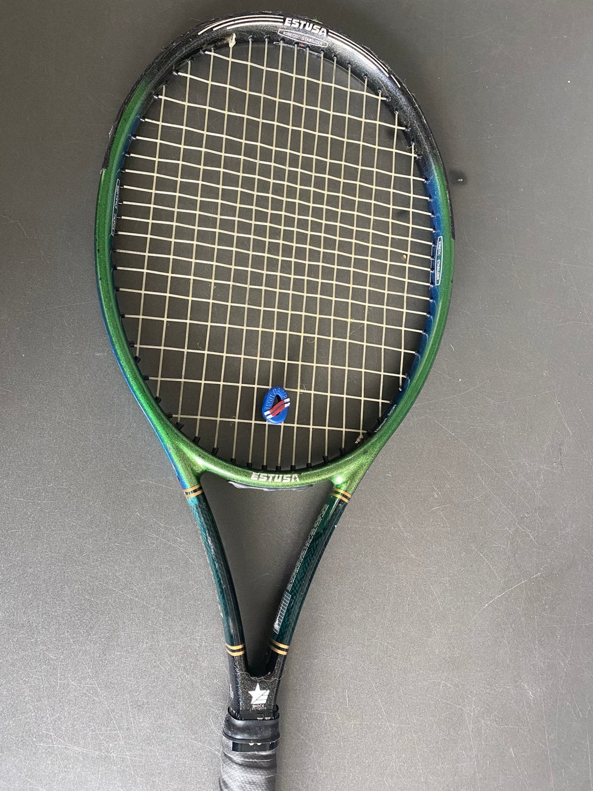Estusa tennisracket tour titanium, Sport en Fitness, Tennis, Gebruikt, Ophalen of Verzenden, Racket, L2