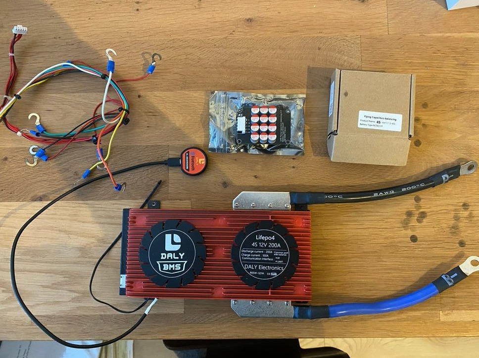 DALY Electronics Lifepo4 4S 12V 200A BMS met Bluetooth, Computers en Software, Overige Computers en Software, Gebruikt, Verzenden
