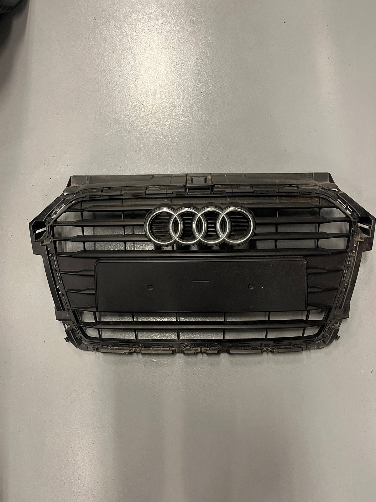 Audi A1 8X Facelift Voorgrille OEM – 8XA853651B, Ophalen of Verzenden, Voor, Audi, Bumper