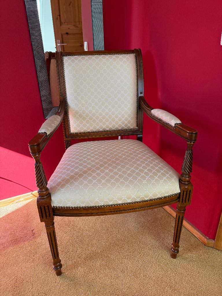 2 klassieke fauteuils – massief hout & nette bekleding, Ophalen, Gebruikt, Minder dan 75 cm, 50 tot 75 cm