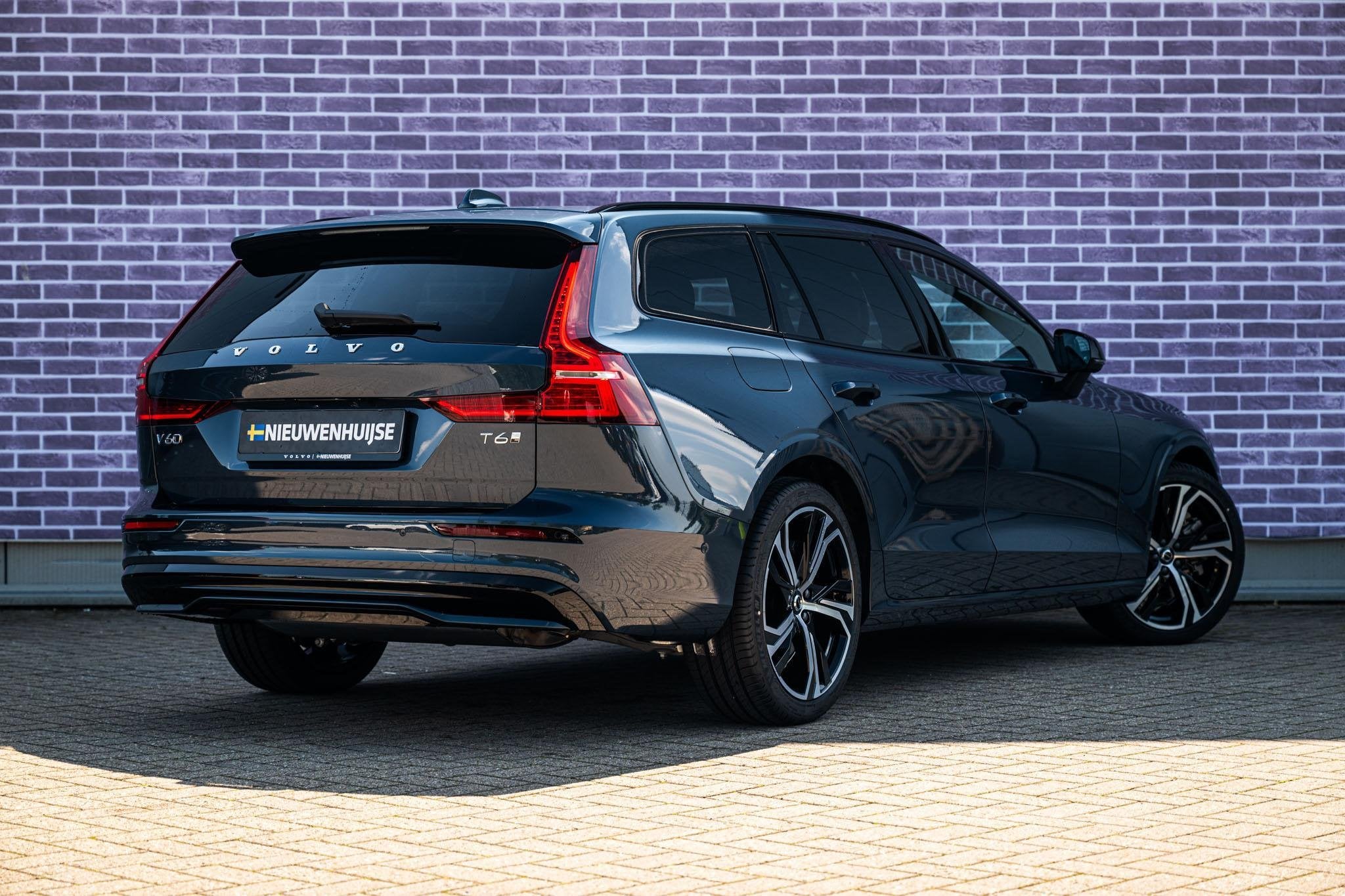 Volvo V60 T6 Plug-in hybrid AWD Ultra Dark | Google | Long R, Automaat, Gebruikt, Euro 6, Blauw