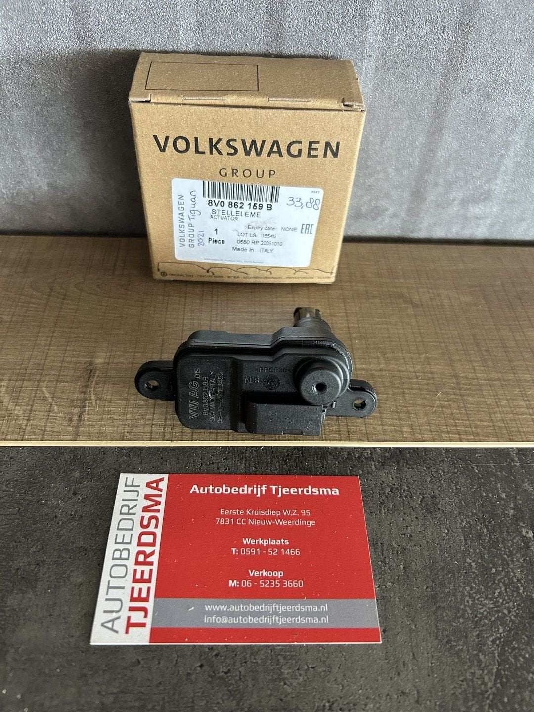 8V0862159B Stelelement Tankklep Volkswagen Tiguan Hybride, -, Deur, -, Nieuw