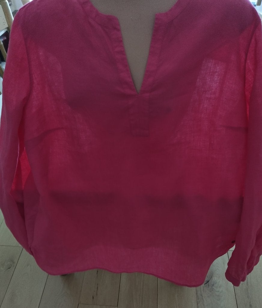 Mooie cyclaamrode linnen blouse van het merk Brax in mt 42., Maat 42/44 (L), Gedragen, Rood, BRAX