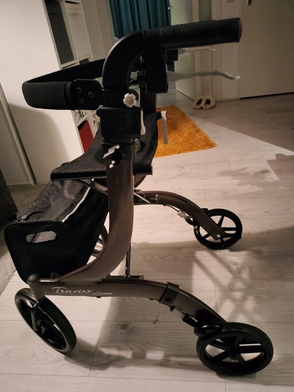 rolator merk Tranixx .champagne kleur €65., Diversen, Ophalen