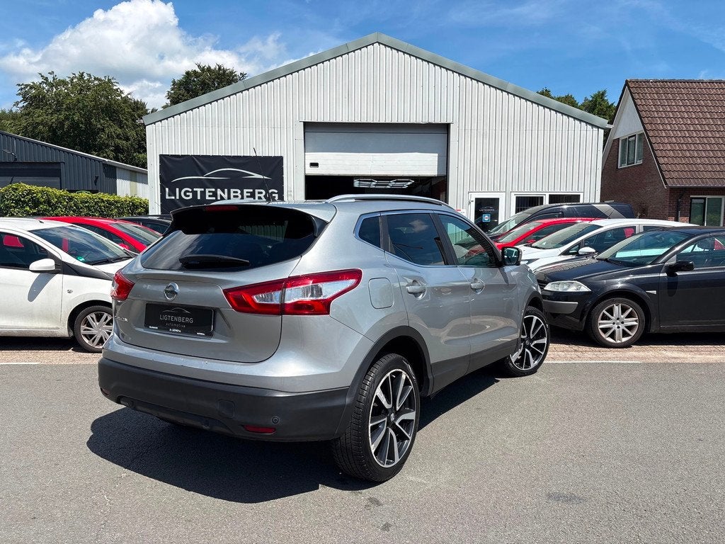 Nissan Qashqai 1.2 Tekna PANO/STOELVERW/PDC/360 CAMERA/LEER, Auto's, Nissan, Voorwielaandrijving, Euro 5, Gebruikt, Zwart