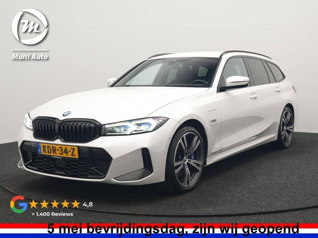 BMW 3 Serie Touring 330e M Sport PHEV 293pk Dealer O.H. NIEU, Auto's, 1998 cc, Gebruikt, 4 cilinders, Wit