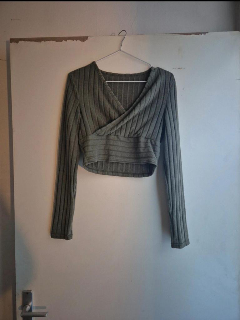 Groene ribgebreide crop top met lange mouwen, Kleding | Dames, T-shirts, Zo goed als nieuw, Maat 38/40 (M), Groen, Lange mouw