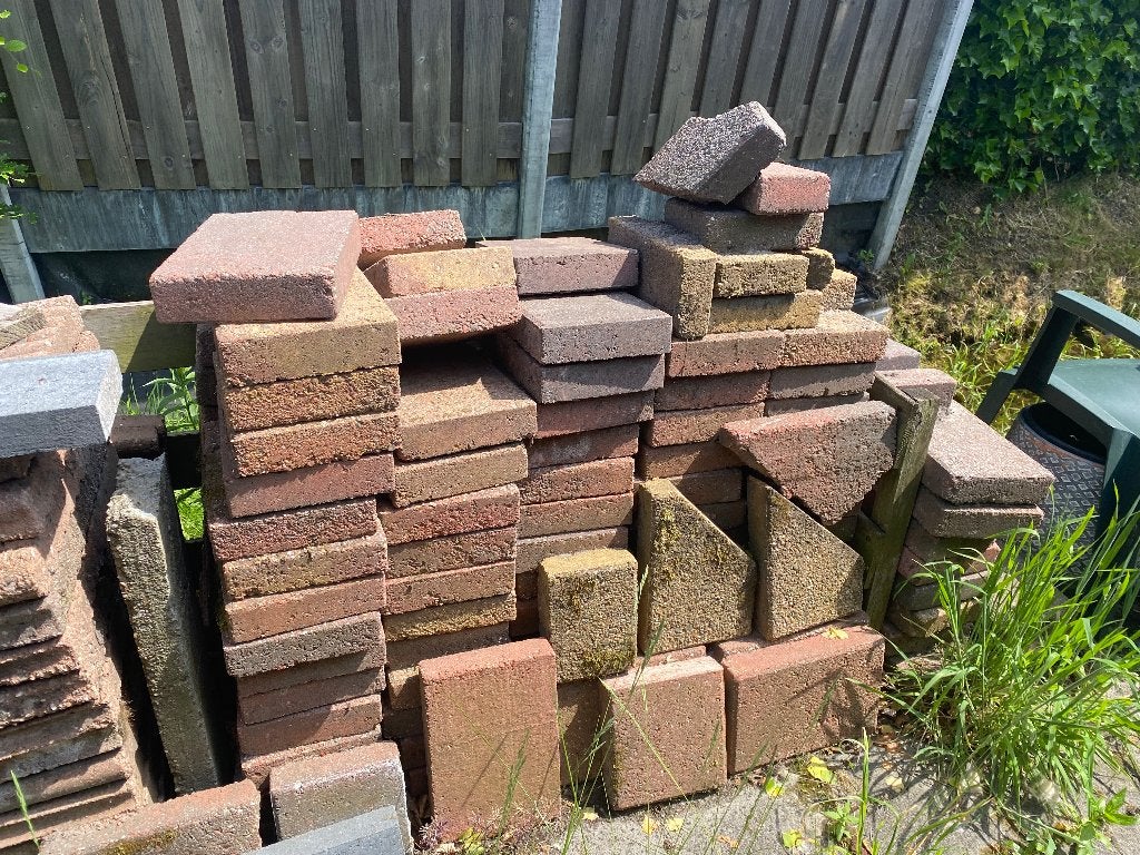 Gratis betontegels en palissades beton, Ophalen, Gebruikt, Klinkers, 10 m² of meer