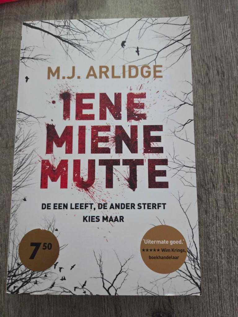 Tene Miene Mutte - M.J. Arlidge (Thriller), Boeken, Ophalen of Verzenden, Zo goed als nieuw, M.J. Arlidge, Nederland