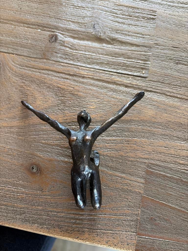 Bronzen beeldje van een vrouw, Antiek en Kunst, Kunst | Beelden en Houtsnijwerken, Minder dan 20 cm, Ophalen of Verzenden, Beeld
