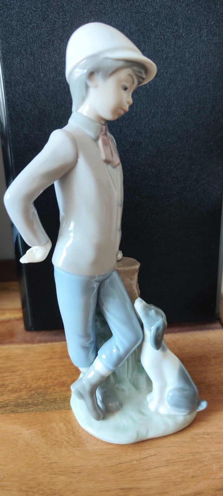 Lladro beeldje 'Jongen met hond' (DAO 1983), Ophalen of Verzenden, Zo goed als nieuw, Mens