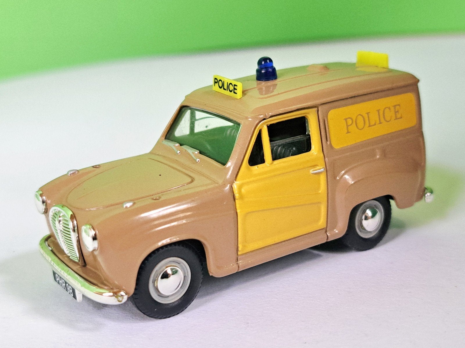 Vanguards Austin A35 Van Wiltshire Constabulary Limited Ed., Ophalen of Verzenden, Zo goed als nieuw, Auto, Overige merken