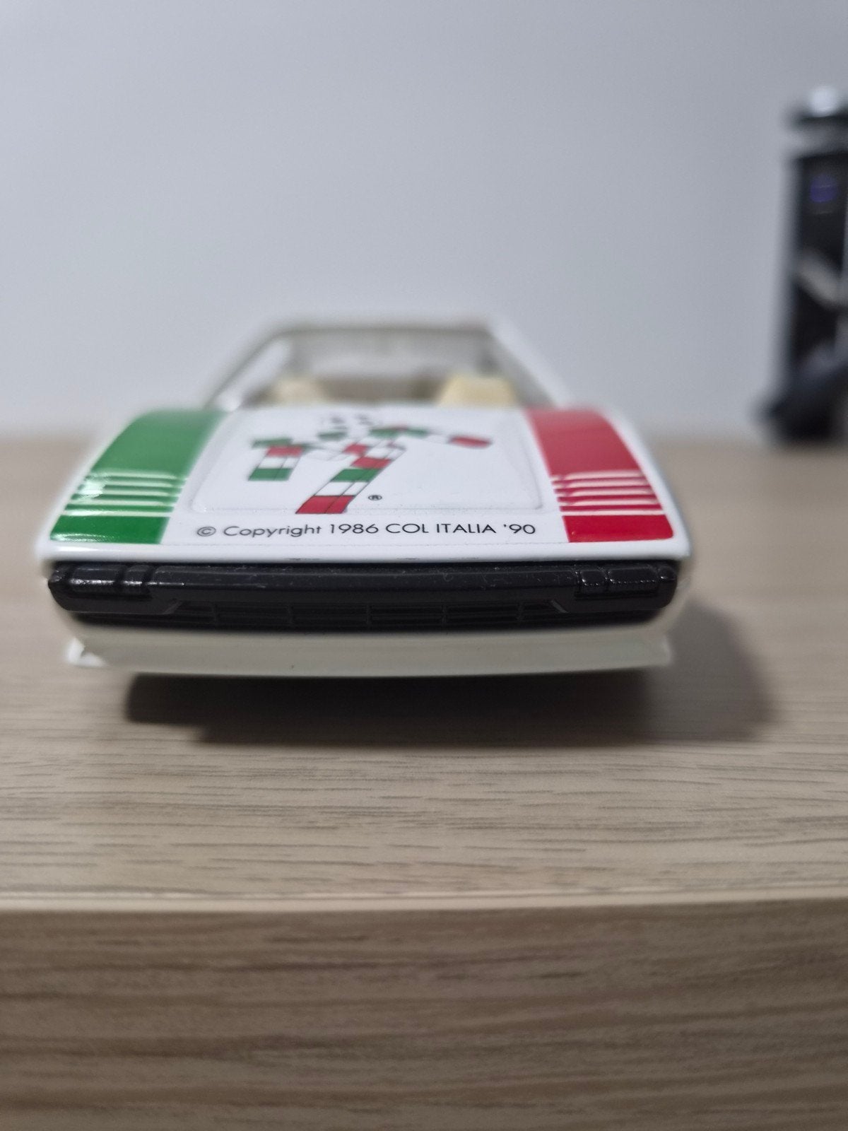 Ferrari 308 GTB Italia '90 WK Voetbal 1:24, Ophalen of Verzenden, Gebruikt, Bburago