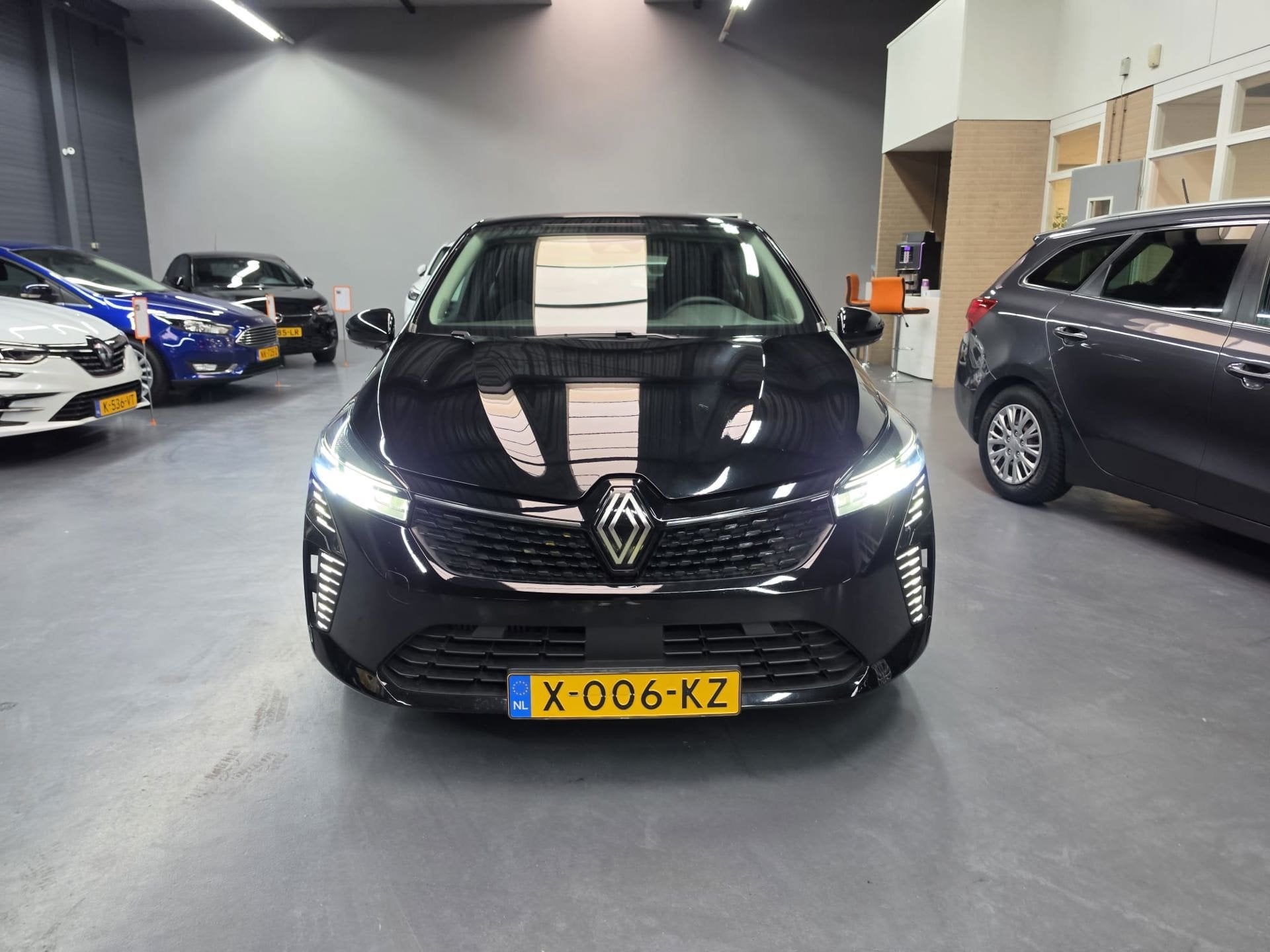 Renault Clio 1.0 TCe 90 GPF evolution LED CARPLAY ACC NAP NL, Auto's, Voorwielaandrijving, Gebruikt, Zwart, Origineel Nederlands