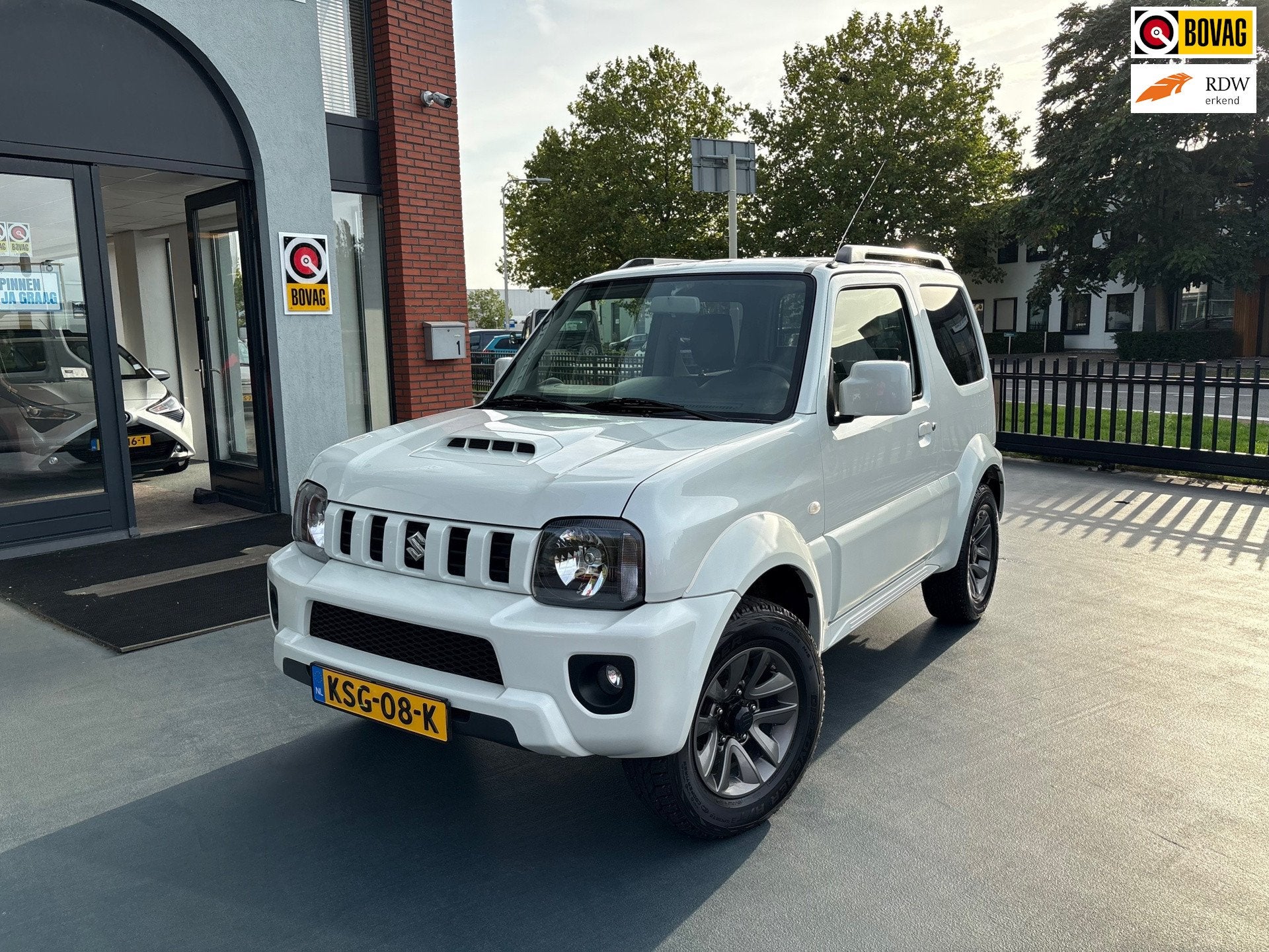 Suzuki JIMNY 1.3 Exclusive LEDER STOELVERWARMING AIRCO LMV, Auto's, Dealer onderhouden, Gebruikt, Euro 6, 4 stoelen
