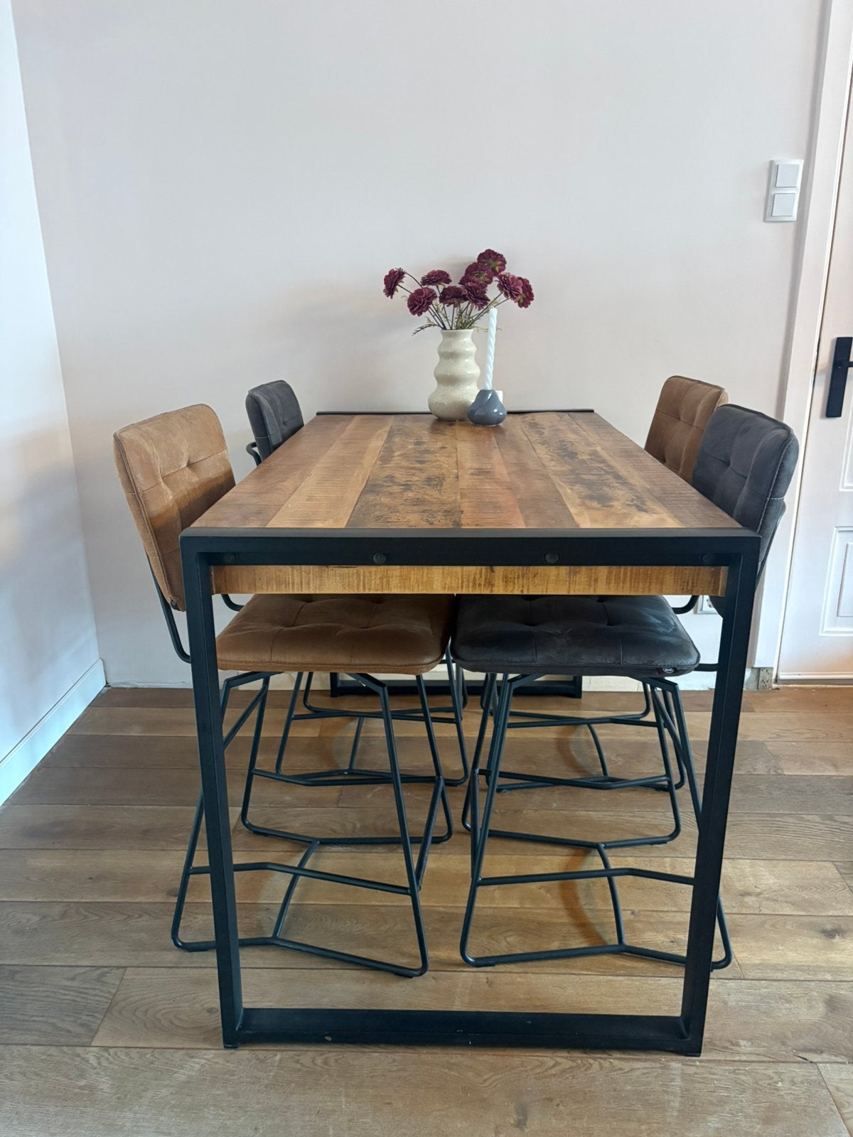 Mango houten tafel met stoelen, Ophalen, Zo goed als nieuw, 4 tot 6 stoelen