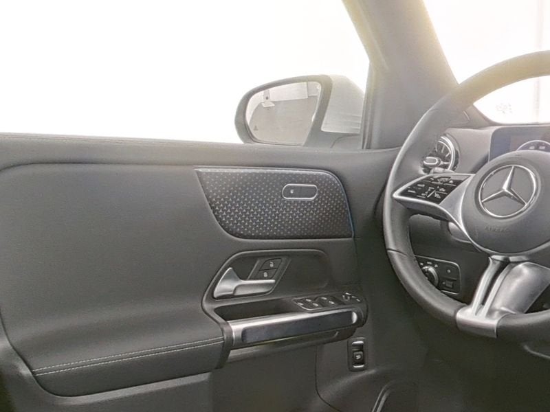 Mercedes-Benz EQB 250+ Progressive 71 kWh Trekhaak | Distron, Auto's, Mercedes-Benz, 12 maanden, 2005 kg, 190 pk, Leder en Stof