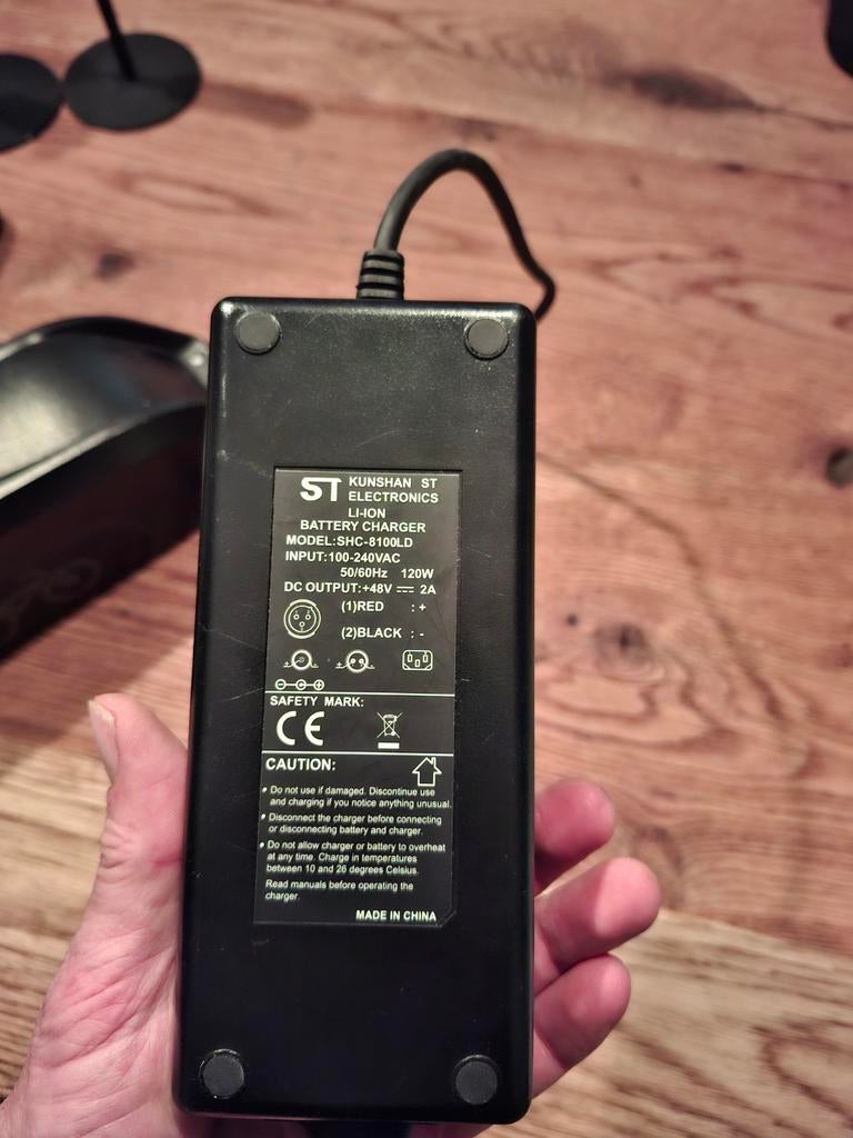 Rad Power Bikes Acculader 48V 2A (SHC-8100L), Fietsen en Brommers, Fietsaccessoires | Fietsaccu's, Ophalen of Verzenden, Gebruikt
