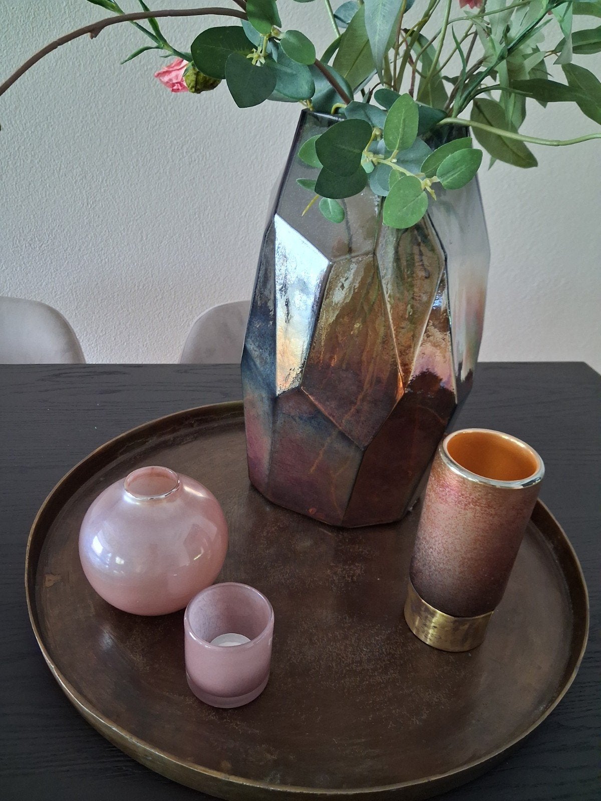 Woonaccessoires, 2 goudkleurige dienbladen, bloemenvaas, Ophalen of Verzenden