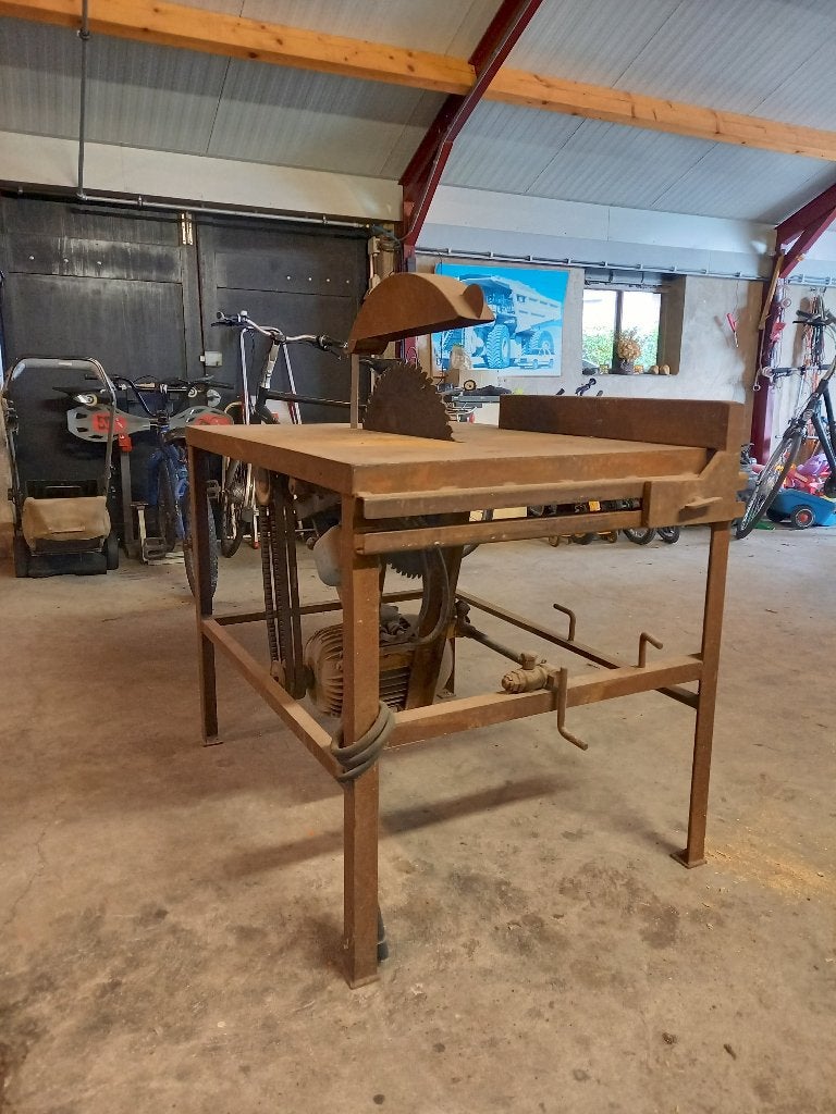 Tafelcirkelzaagmachine voor het zagen van b.v. haardhout, Gebruikt, Cirkelzaag, 70 mm of meer, 1200 watt of meer