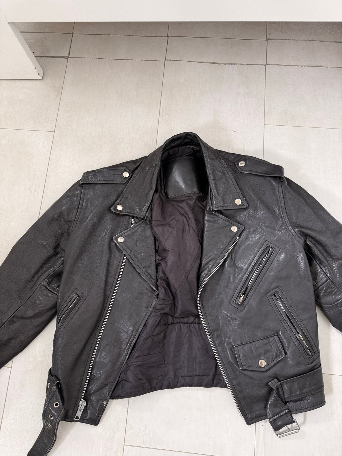 Vintage Zwart Leren Bikerjack - Oversized S/M, Kleding | Dames, Jassen | Zomer, Ophalen, Zwart, Maat 36 (S), Gedragen