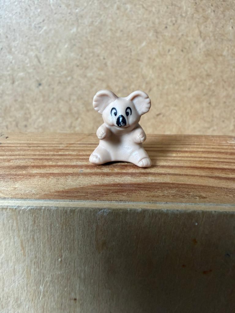 Beertje - hxbxd 2.2x1.8x1.3cm - kunststof, Verzamelen, Poppenhuizen en Toebehoren, Ophalen of Verzenden, Zo goed als nieuw, Poppenhuis