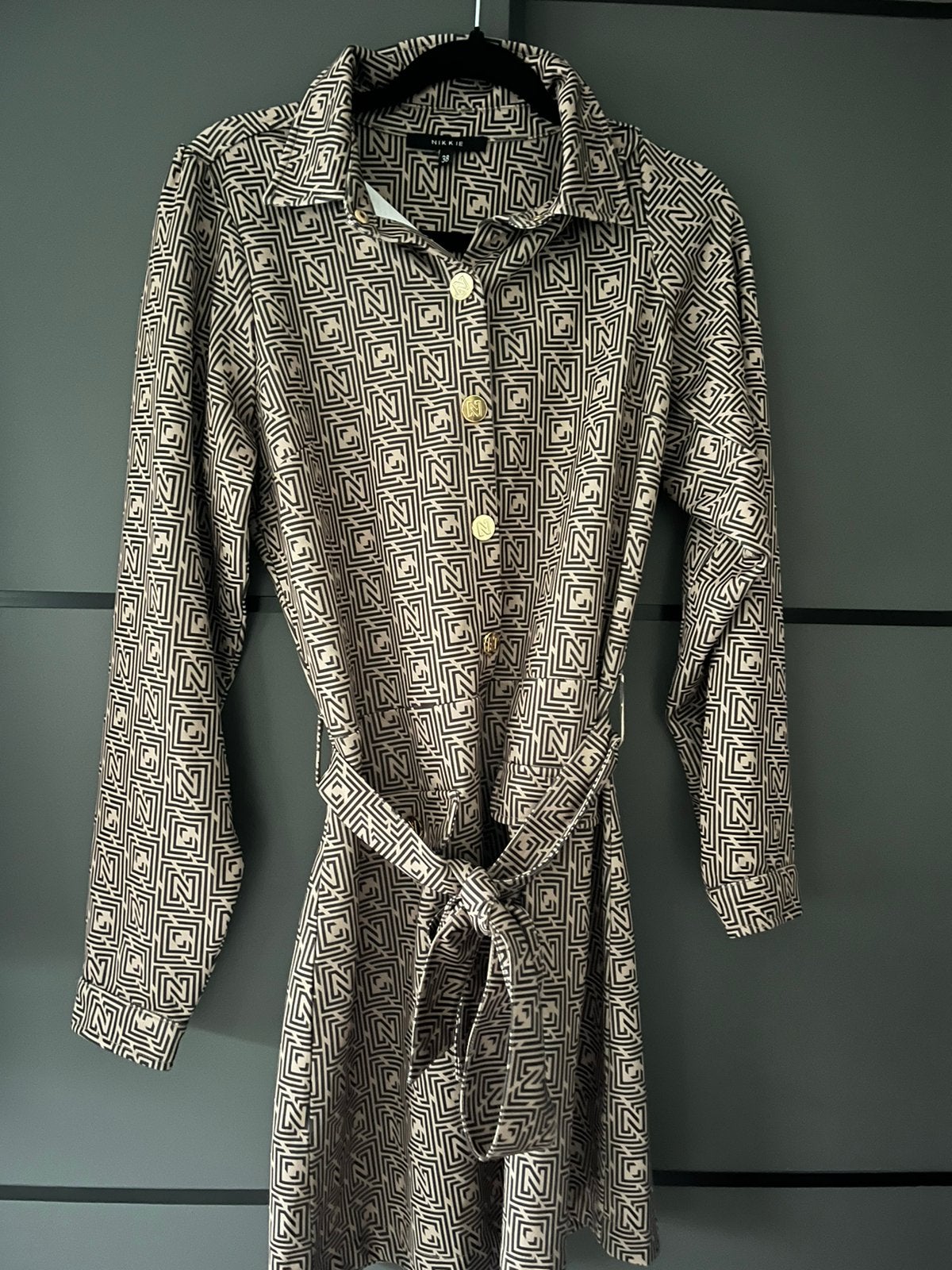 Nikkie dress, Maat 38/40 (M), Beige, Ophalen of Verzenden, Zo goed als nieuw