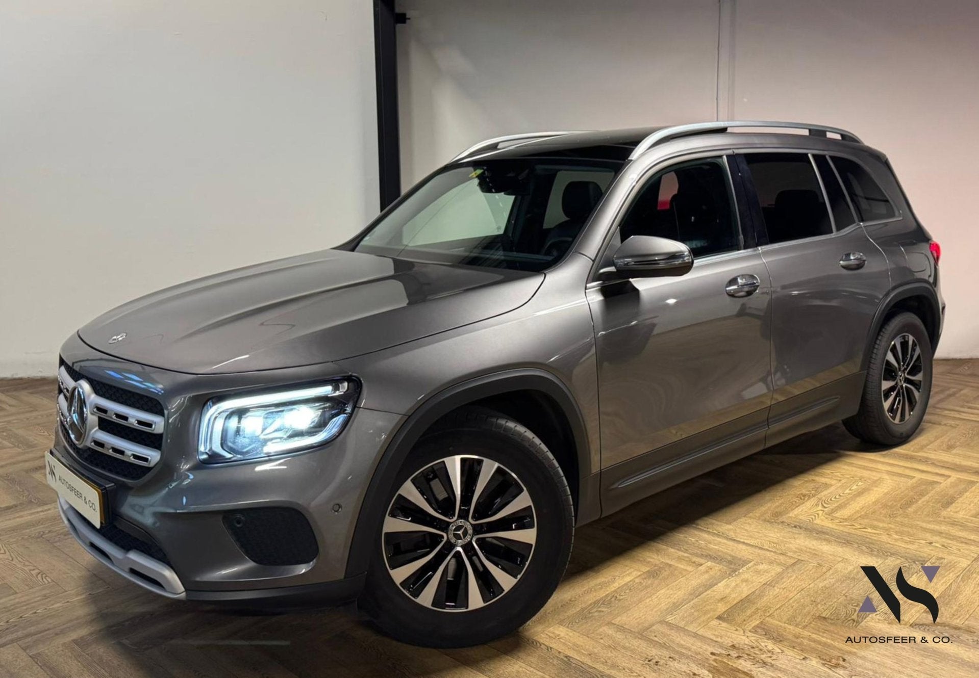 Mercedes-Benz GLB 250 4MATIC PANO KEYLESS CAM, Auto's, Gebruikt, Zwart, 4 cilinders, Leder