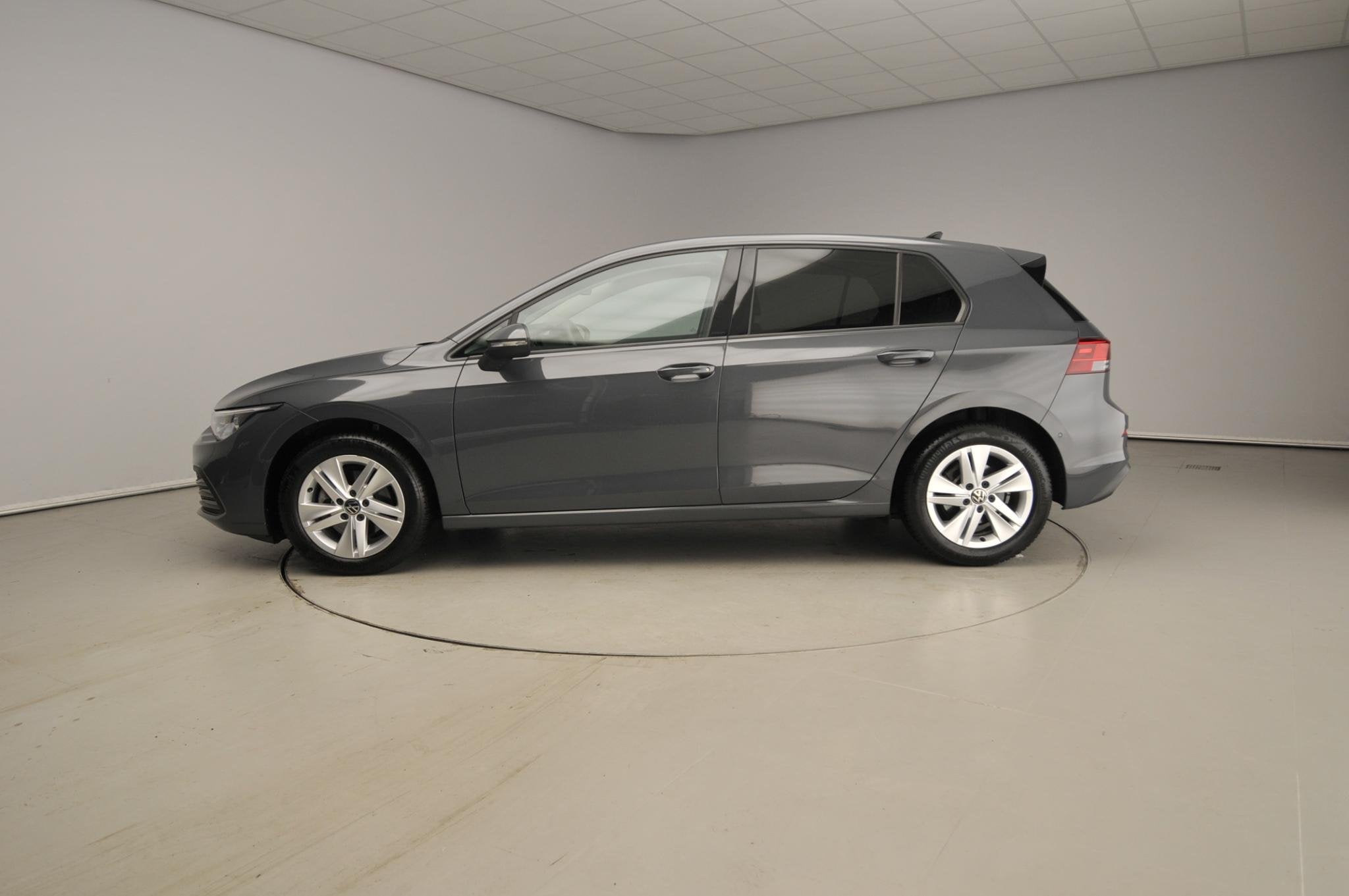 Volkswagen Golf 1.0 eTSI Life Business dealer onderhouden |, Gebruikt, Euro 6, 650 kg, 19 km/l